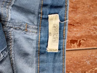 Minifalda vaquera azul con detalles