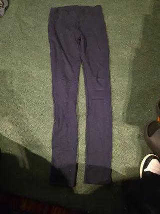 Leggings azules con detalle de costura