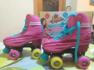 Patines Soy Luna rosas con cordones turquesa