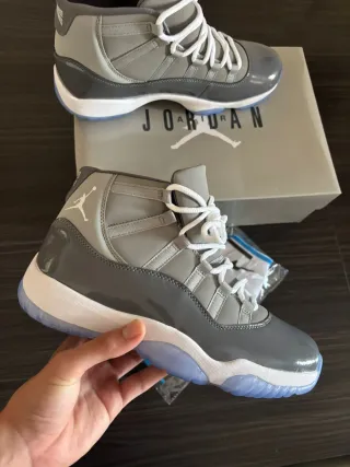 Jordan 11 Retro Gris