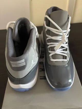 Jordan 11 Retro Gris