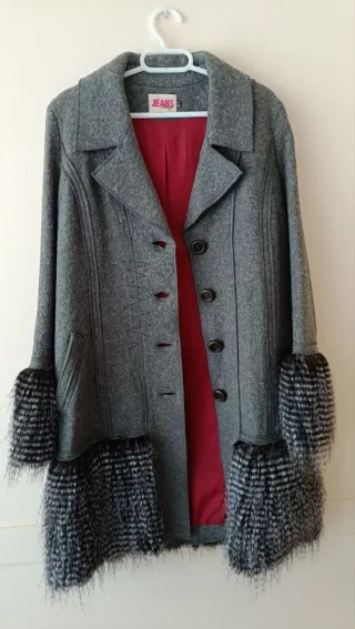 Abrigo de lujo gris con detalles multicolor Talla