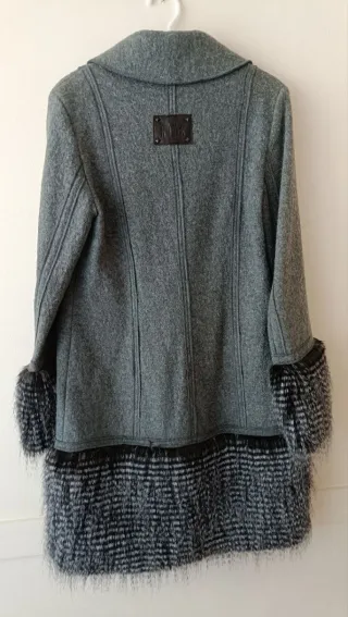 Abrigo de lujo gris con detalles multicolor Talla