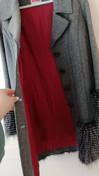 Abrigo de lujo gris con detalles multicolor Talla