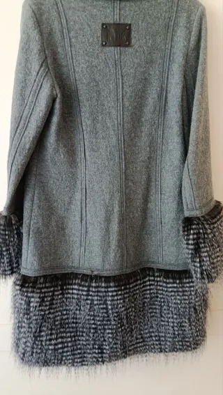 Abrigo de lujo gris con detalles multicolor Talla