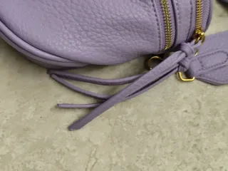 Borsa a tracolla lilla in similpelle