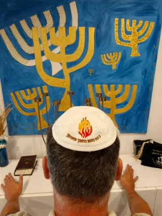Kipá/Yarmulke bordada con llamas