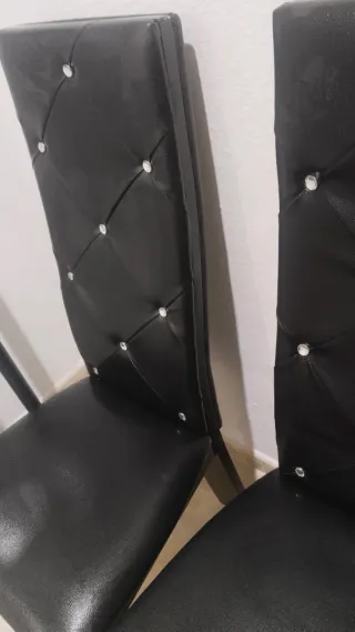 Juego de 4 sillas polipiel negras con diamantes