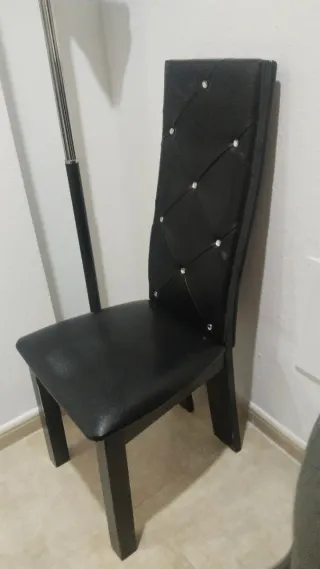 Juego de 4 sillas polipiel negras con diamantes