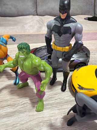 Figuras de Acción Superhéroes y Vehículos