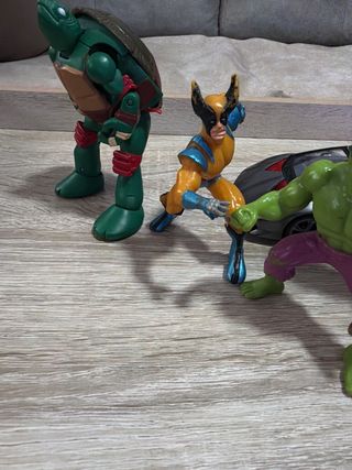 Figuras de Acción Superhéroes y Vehículos