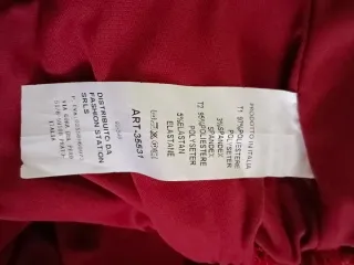 Top rojo sin tirantes con lazada