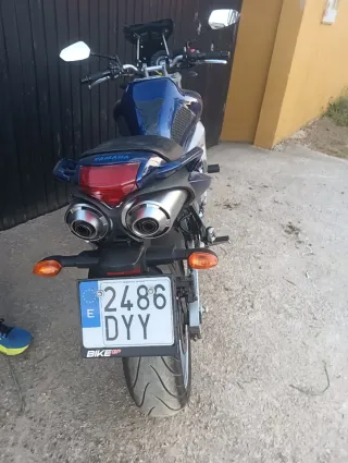 Yamaha FZ6 Naked Negra y Plateada
