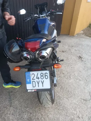 Yamaha FZ6 Naked Negra y Plateada