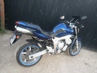Yamaha FZ6 Naked Negra y Plateada