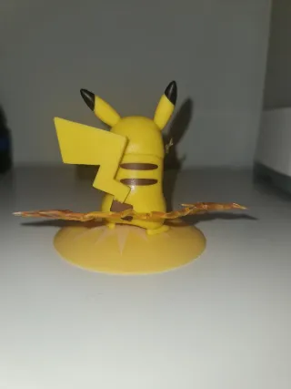 Pikachu Action Figure con Effetti Elettrici
