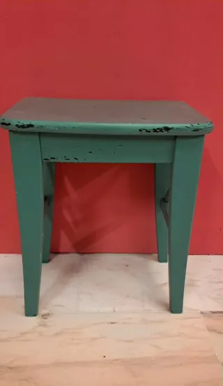 Taburete de madera verde