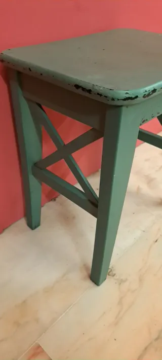 Taburete de madera verde
