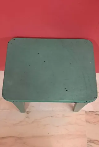 Taburete de madera verde
