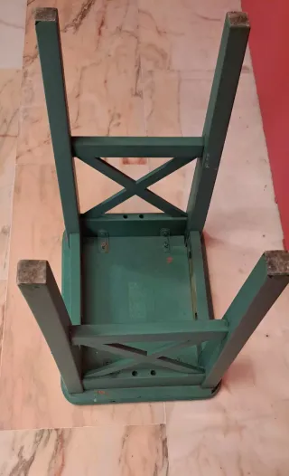 Taburete de madera verde