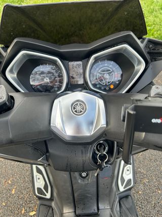 Yamaha Xmax 400 Momodesign