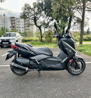 Yamaha Xmax 400 Momodesign