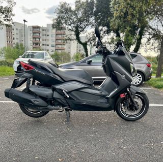 Yamaha Xmax 400 Momodesign