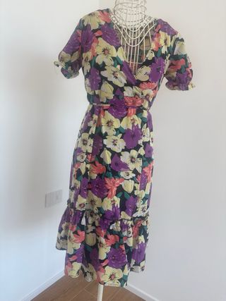 Vestito floreale con balze