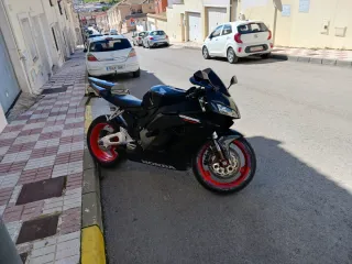 Honda CBR 1000 RR 2006 Negra
