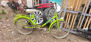 Bicicleta antigua plateada