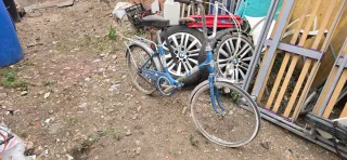 Bicicleta antigua plateada