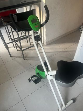 Bicicleta Estática Verde y Blanca