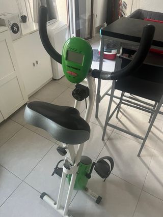 Bicicleta Estática Verde y Blanca