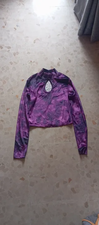 Crop top terciopelo morado y negro