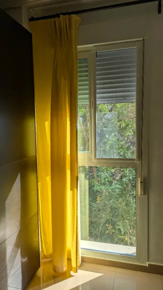 Cortinas amarillas de tela