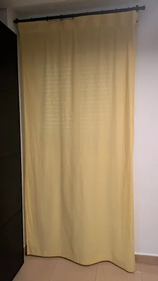 Cortinas amarillas de tela