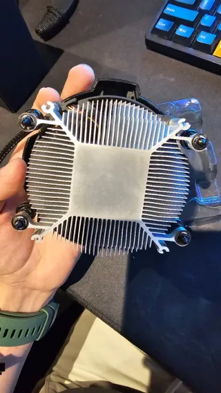AMD Ryzen 5 8500G con disipador