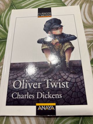 Oliver Twist (Clásicos a medida) (Spanish Edition)