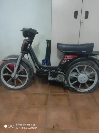 Vespinno ALX Moped Negra y Roja