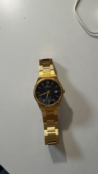 Reloj Lotus Dorado y Negro