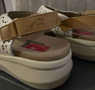 Sandalias Fluchos Blancas y Beige, piel, nuevas