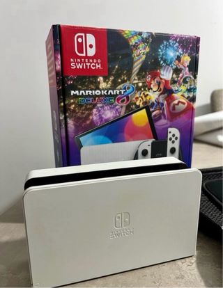Nintendo Switch OLED Bianca + Giochi