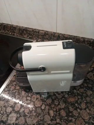 Cafetera Nespresso Krups Blanca, no funciona