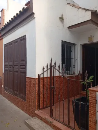Casa adosada. 3 habitaciones. 2 cuartos de baño.