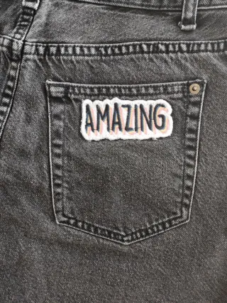 Minifalda vaquera negra con parches