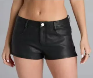 Shorts de cuero negro talla M