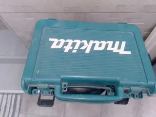 Taladro Makita con cargador y baterías