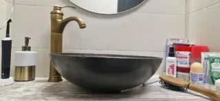 Conjunto lavabo, espejo y focos, grifo incluido.