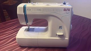 Máquina de coser Alfa 740