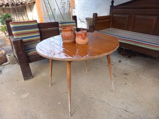 Escaño antiguo de madera